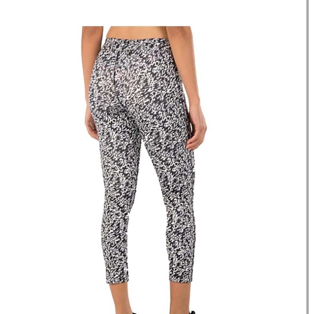Nike black/ white leggings - Picture 4 of 4